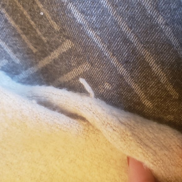 3/$25 Very soft V-Neck sweater with wider sleeves from Reitmans size L - Picture 2 of 5